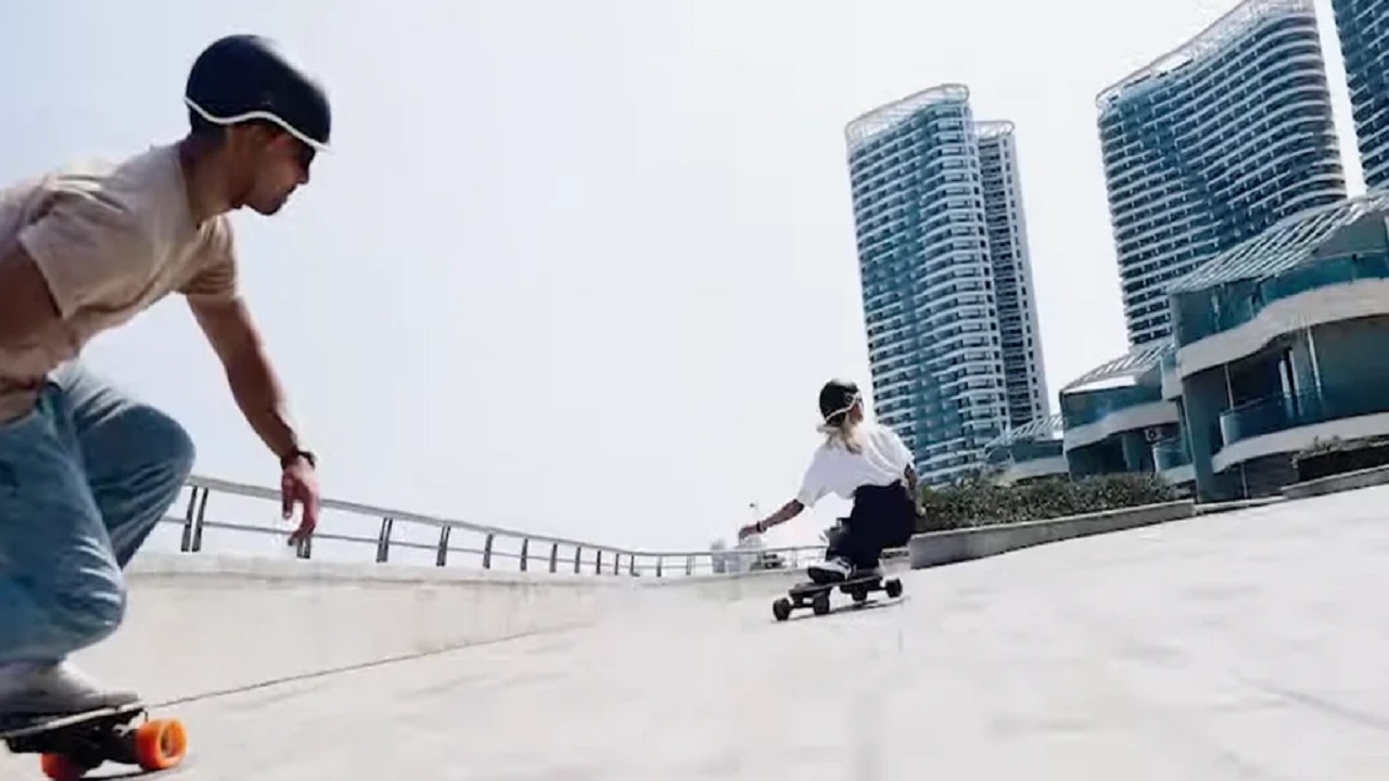 Electric Skateboarding and Art: Custom Board Designs and Street Art